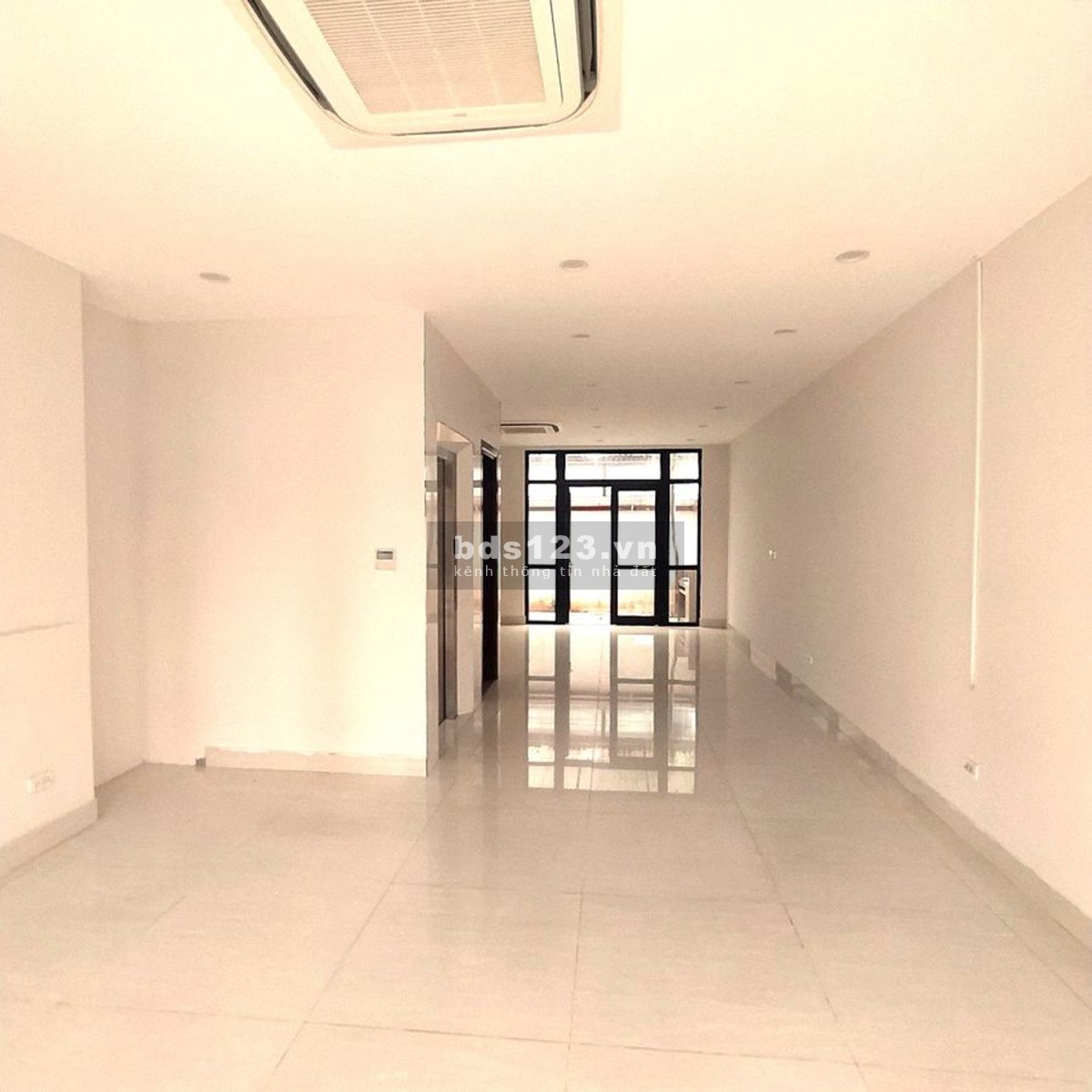 Cho thuê Tầng 1 Vinhome Gardenia Hàm Nghi DT 93m2 giá 16tr/tháng. LH 0974585078 zalo