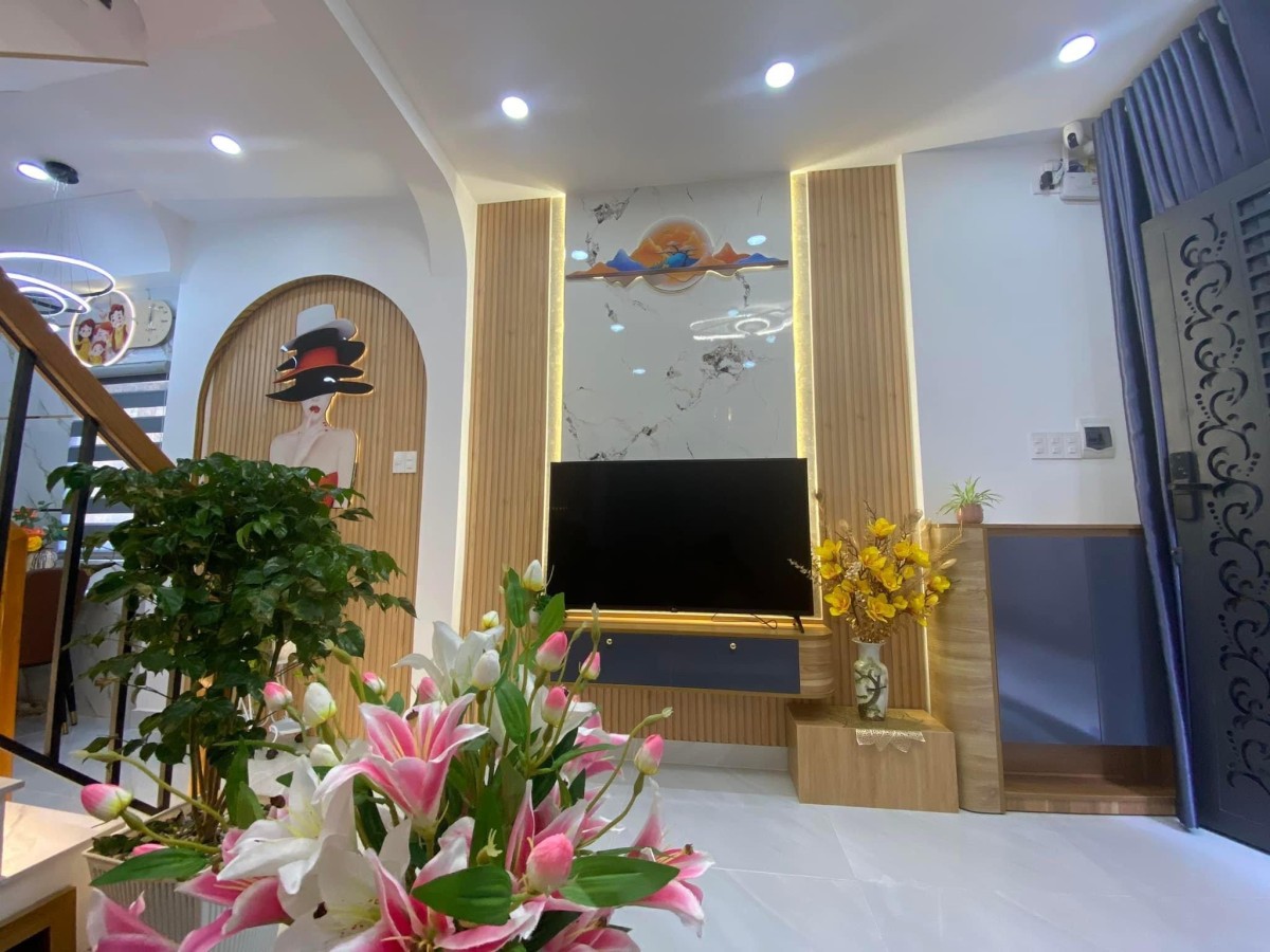 Bán nhà hẻm 958 Lạc Long Quân, phường 8 Tân Bình; 4 x 12; HXH 6m
