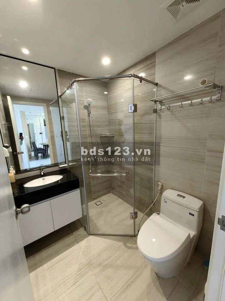 Cho thuê chung cư Saigon Royal, Bến Vân Đồn, Q4: 80m2, 2p ngủ, 2wc, Nt, 23tr