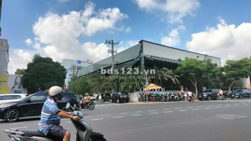 Bán Nhà OTO Đậu Cổng, 3Tầng (3PN) Làng Tăng Phú - Q9. Giá 4 Tỷ X