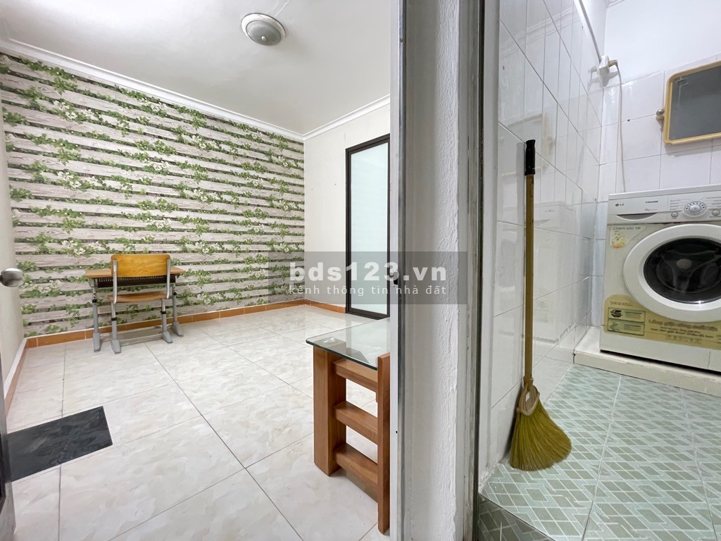 CẦN BÁN NHÀ TẬP THỂ - NHÀ VỊ TRÍ ĐẸP - TRUNG TÂM CẦU GIẤY - AN SINH ĐỈNH TẦNG THẤP - TIỆN ÍCH ĐẦY ĐỦ