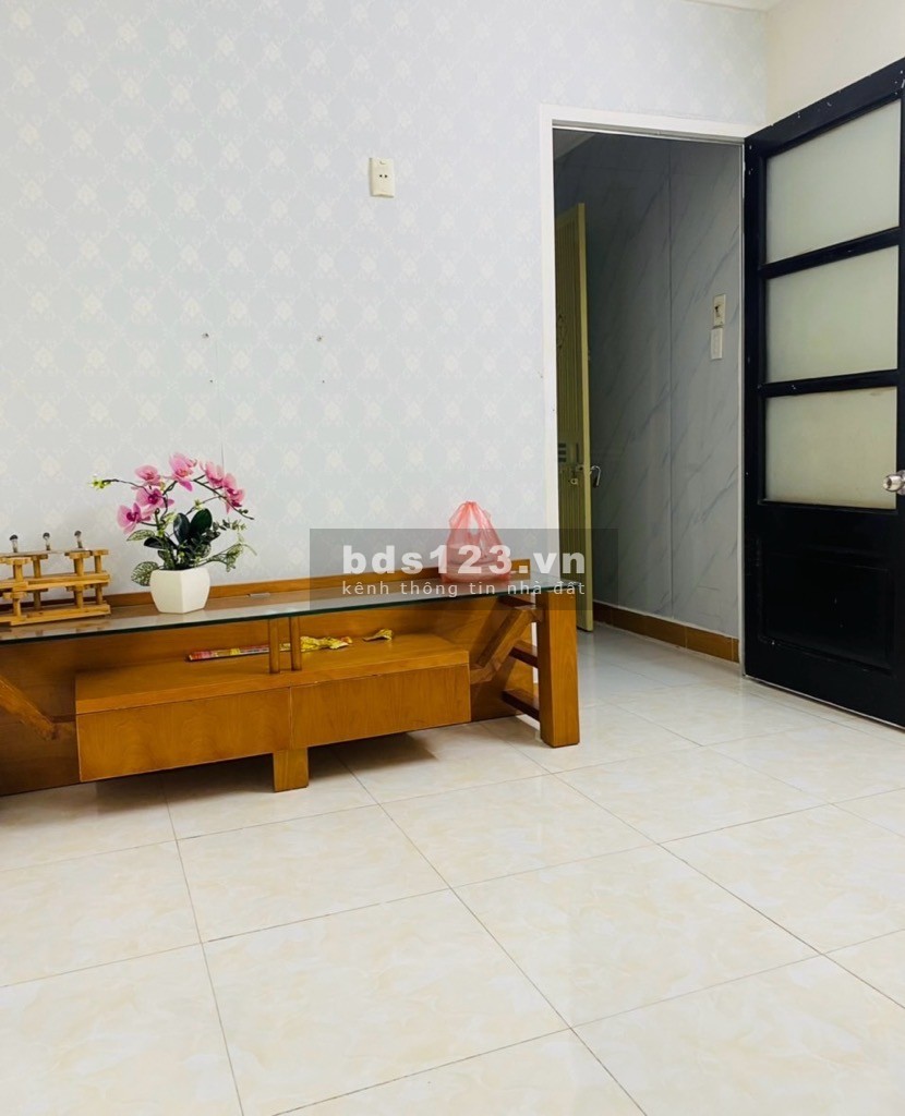 CẦN BÁN NHÀ TẬP THỂ - NHÀ VỊ TRÍ ĐẸP - TRUNG TÂM CẦU GIẤY - AN SINH ĐỈNH TẦNG THẤP - TIỆN ÍCH ĐẦY ĐỦ