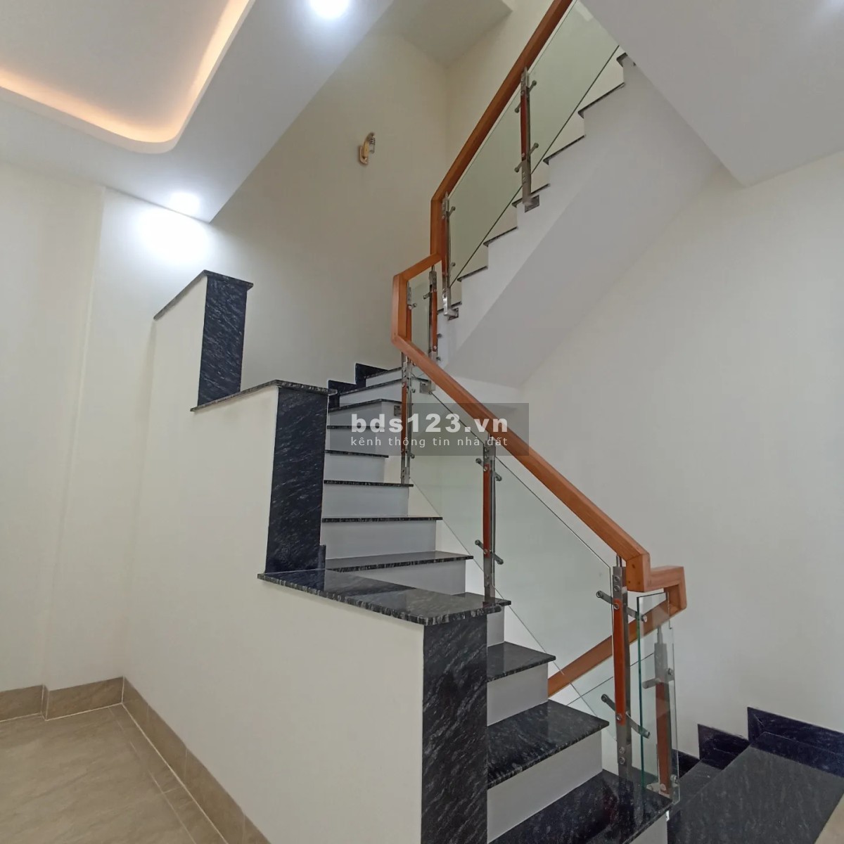 Bán nhà chính chủ sổ hồng riêng, Dt 4,5x17, thiết kế trệt hai lầu