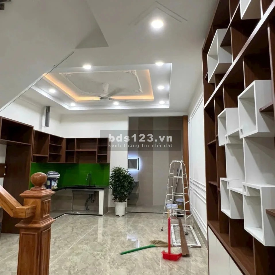 Bán nhà chính chủ sổ hồng riêng, Dt 4,5x17, thiết kế trệt hai lầu