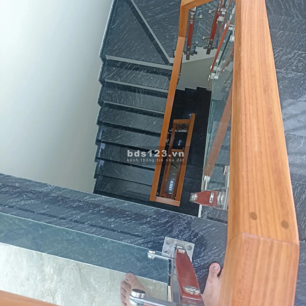 Bán nhà chính chủ sổ hồng riêng, Dt 4,5x17, thiết kế trệt hai lầu