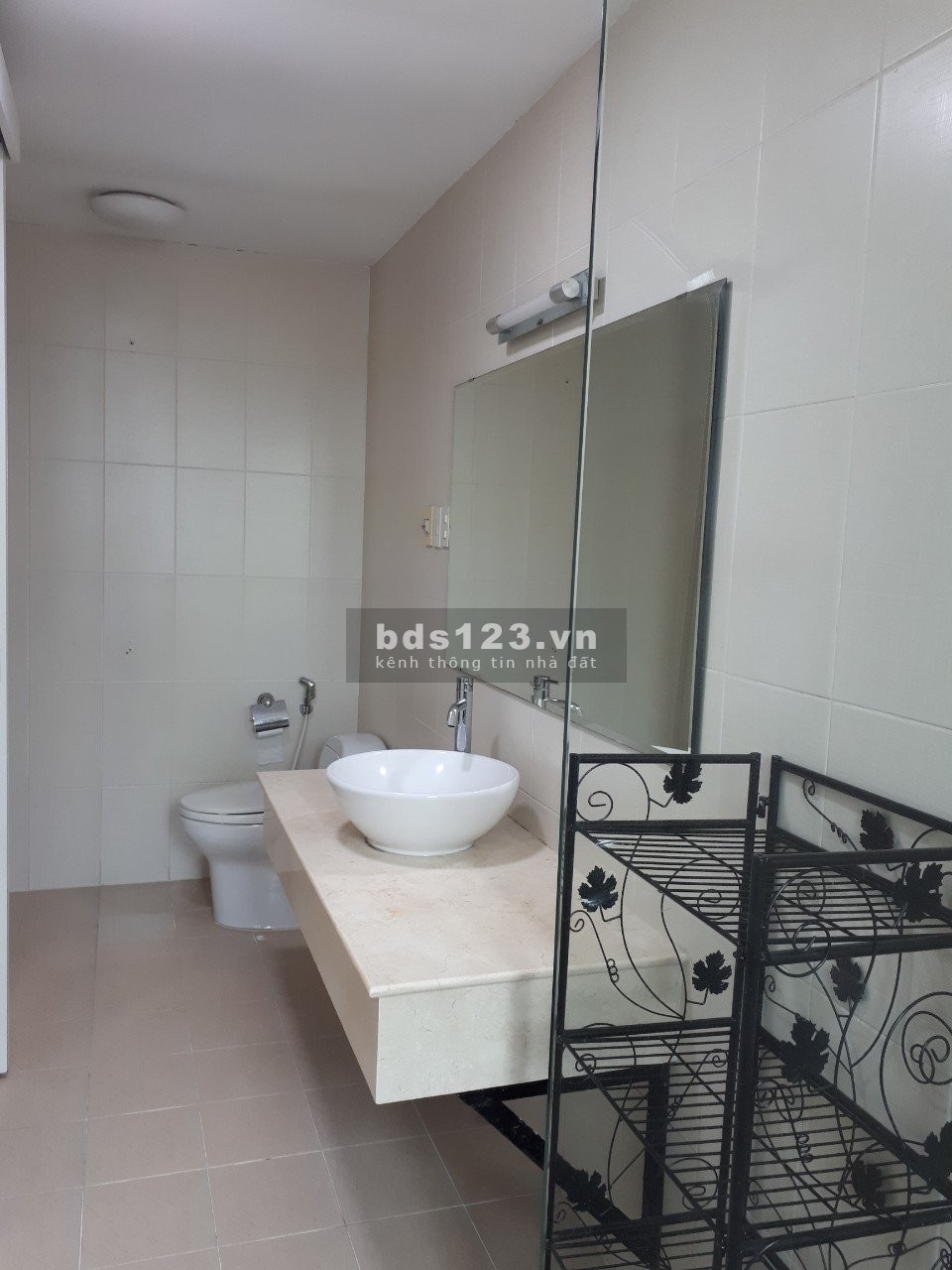 Cao ốc Phú NHuận, P9, Phú Nhuận: 130m2, 3 p ngủ, Nội thất, SHR, 5,9 tỷ