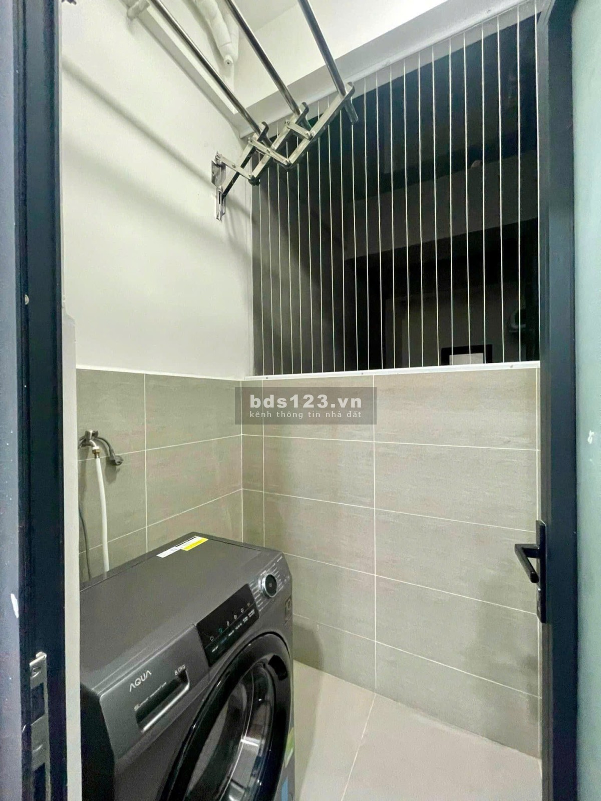 Bán Chung Cư Đường Sắt - Quận 3 90m2 3tỷ950. Nhà đẹp sơn sửa lại toàn bộ. Đã có sổ hồng riêng