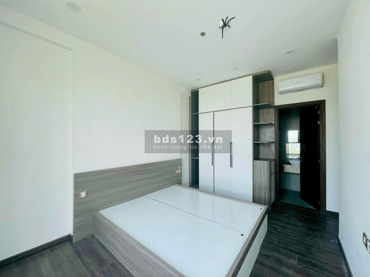 Bán Chung Cư Đường Sắt - Quận 3 90m2 3tỷ950. Nhà đẹp sơn sửa lại toàn bộ. Đã có sổ hồng riêng