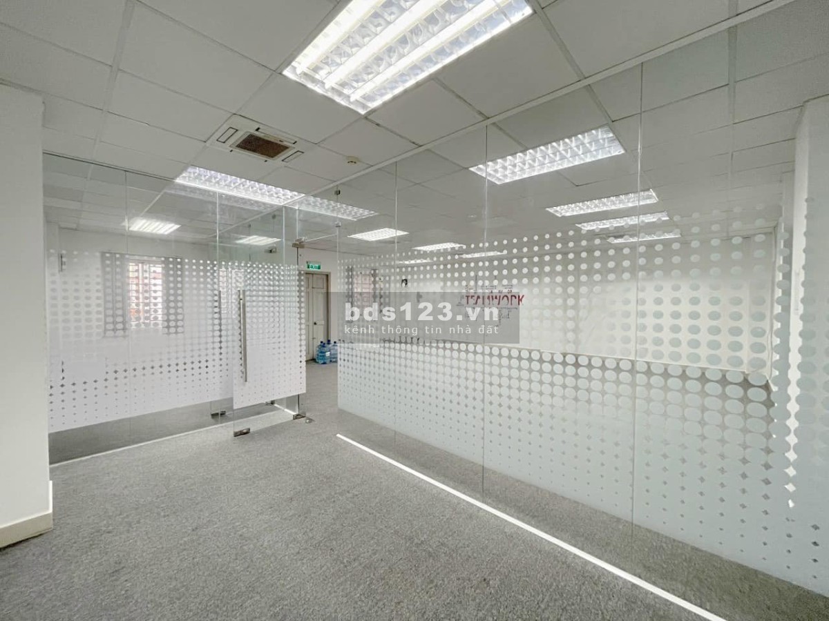 Chính chủ cho thuê văn phòng 80m2 cửa sổ thoáng mặt tiền Lê Trung Nghĩa K300 Tân Bình