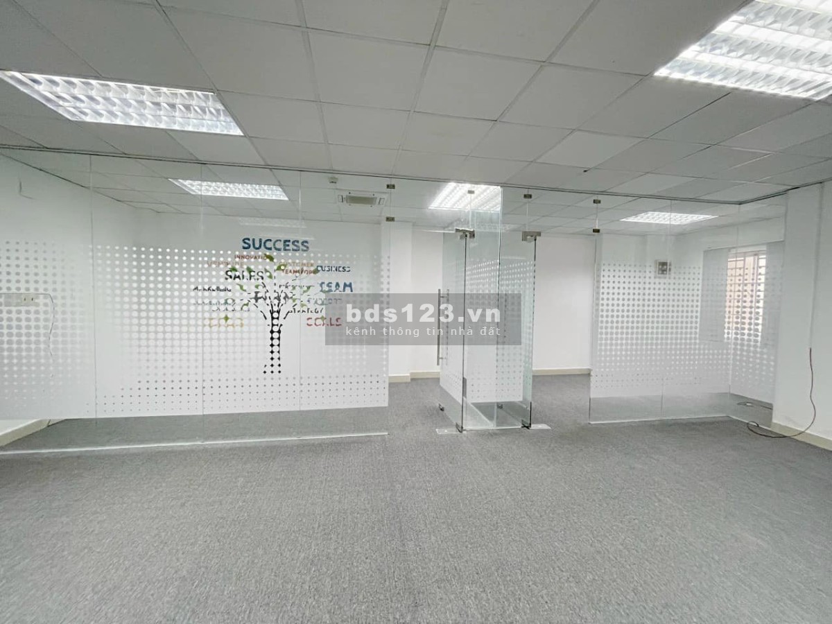 Chính chủ cho thuê văn phòng 80m2 cửa sổ thoáng mặt tiền Lê Trung Nghĩa K300 Tân Bình