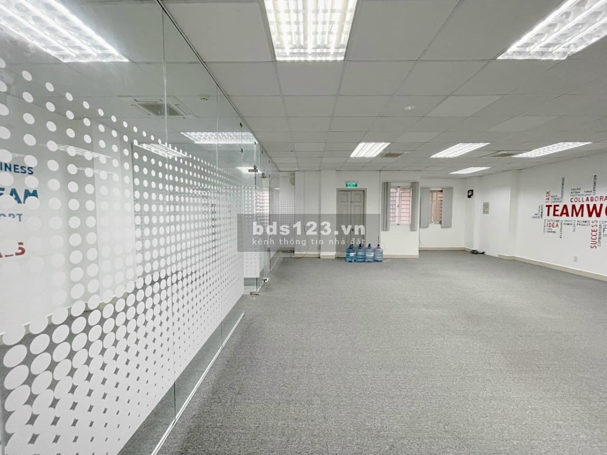 Chính chủ cho thuê văn phòng 80m2 cửa sổ thoáng mặt tiền Lê Trung Nghĩa K300 Tân Bình