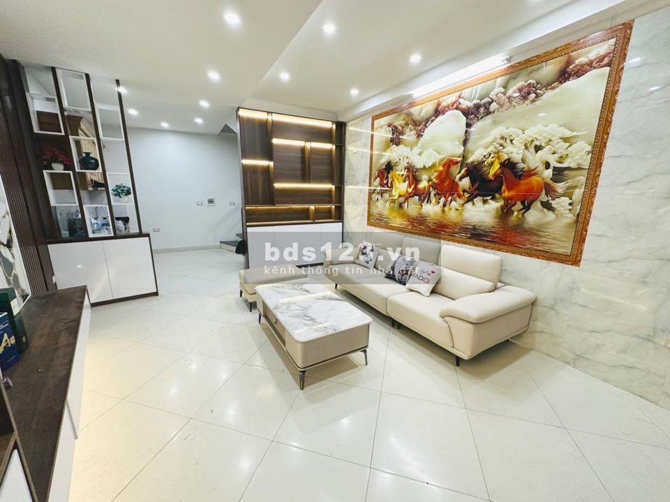 BÁN GẤP SIÊU PHẨM THỤY KHUÊ 30M2, X5 TẦNG GIÁ CHỈ HƠN 4 TỶ - NHÀ ĐẸP - FULL ĐỒ TẶNG LẠI