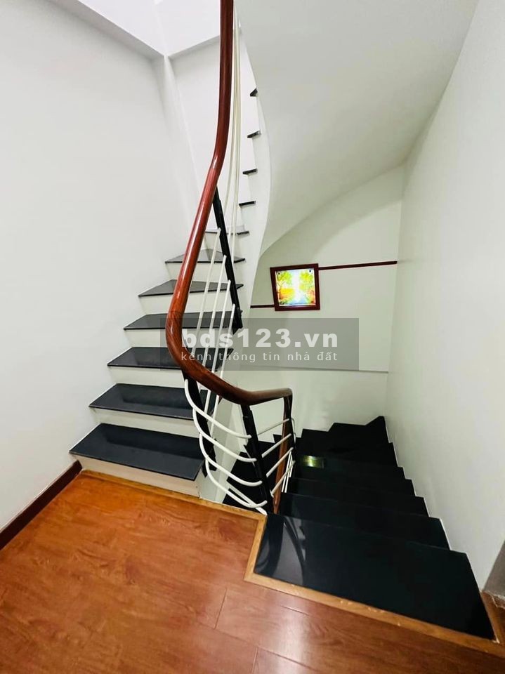 BÁN GẤP SIÊU PHẨM THỤY KHUÊ 30M2, X5 TẦNG GIÁ CHỈ HƠN 4 TỶ - NHÀ ĐẸP - FULL ĐỒ TẶNG LẠI