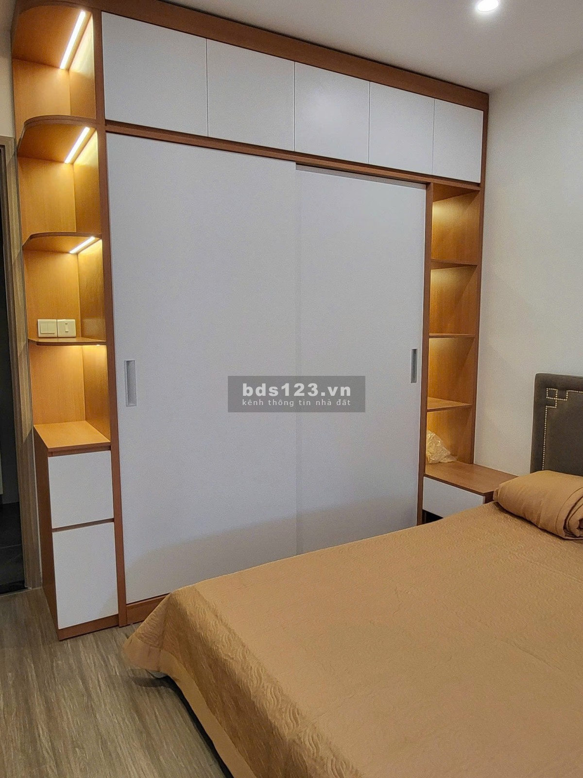 Bán căn 3 ngủ, 94m2, full nội thất, Vinhomes Mart City, 5,35 tỷ, 0888516777