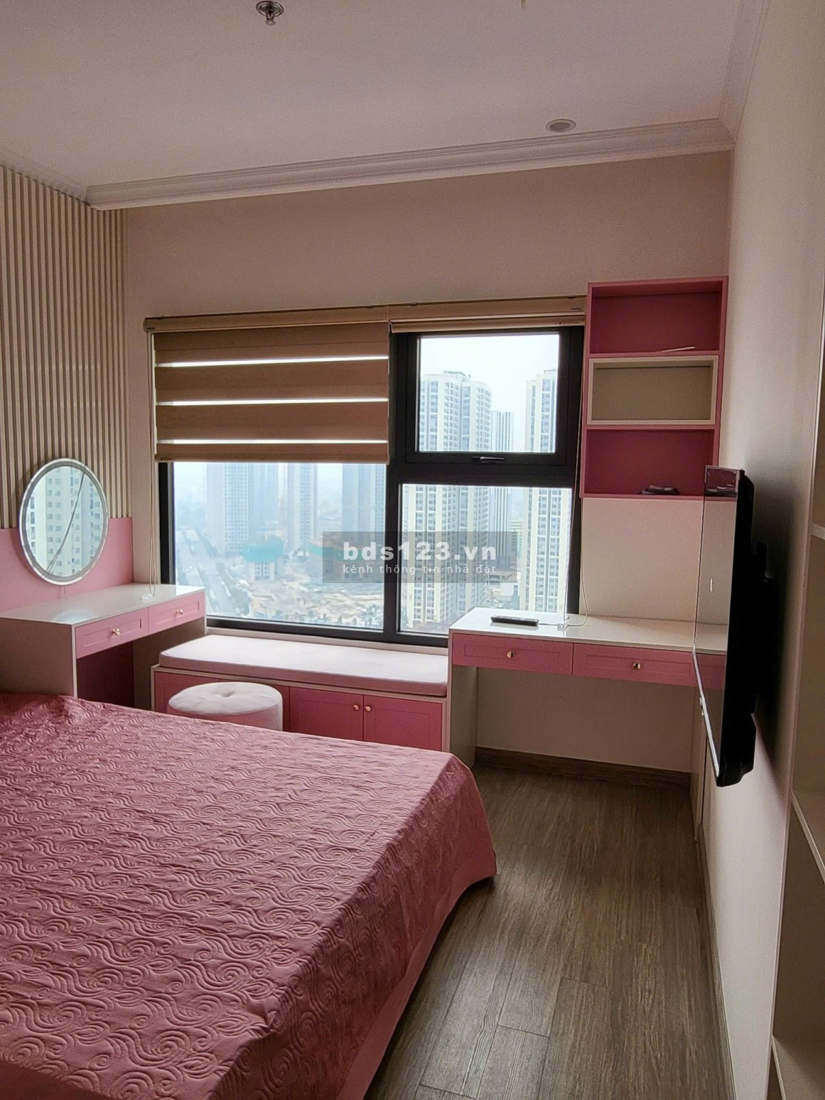 Bán căn 3 ngủ, 94m2, full nội thất, Vinhomes Mart City, 5,35 tỷ, 0888516777