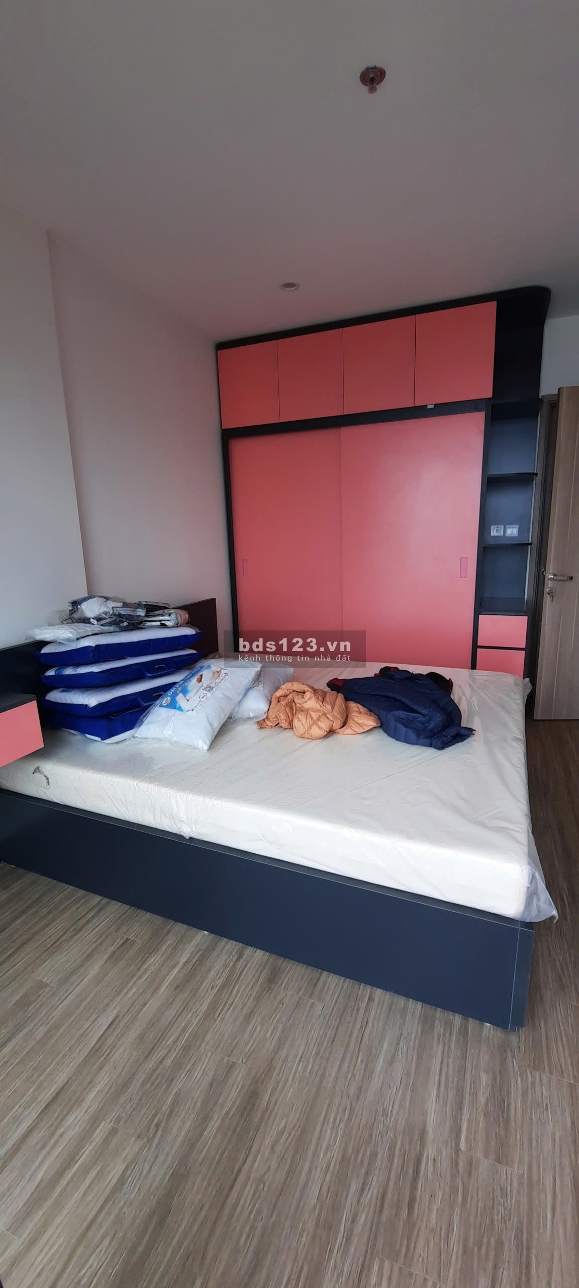 Bán căn 2 ngủ 2wc, đầy đủ nội thất đồ gỗ, 3,7 tỷ, 0888516777, Vin Smart City