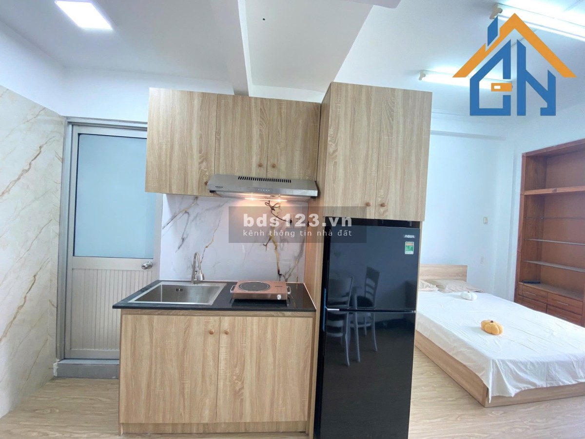 Phòng Studio full nội thất có ban công gần công viên Hoàng Văn Thụ và khu sân bay
