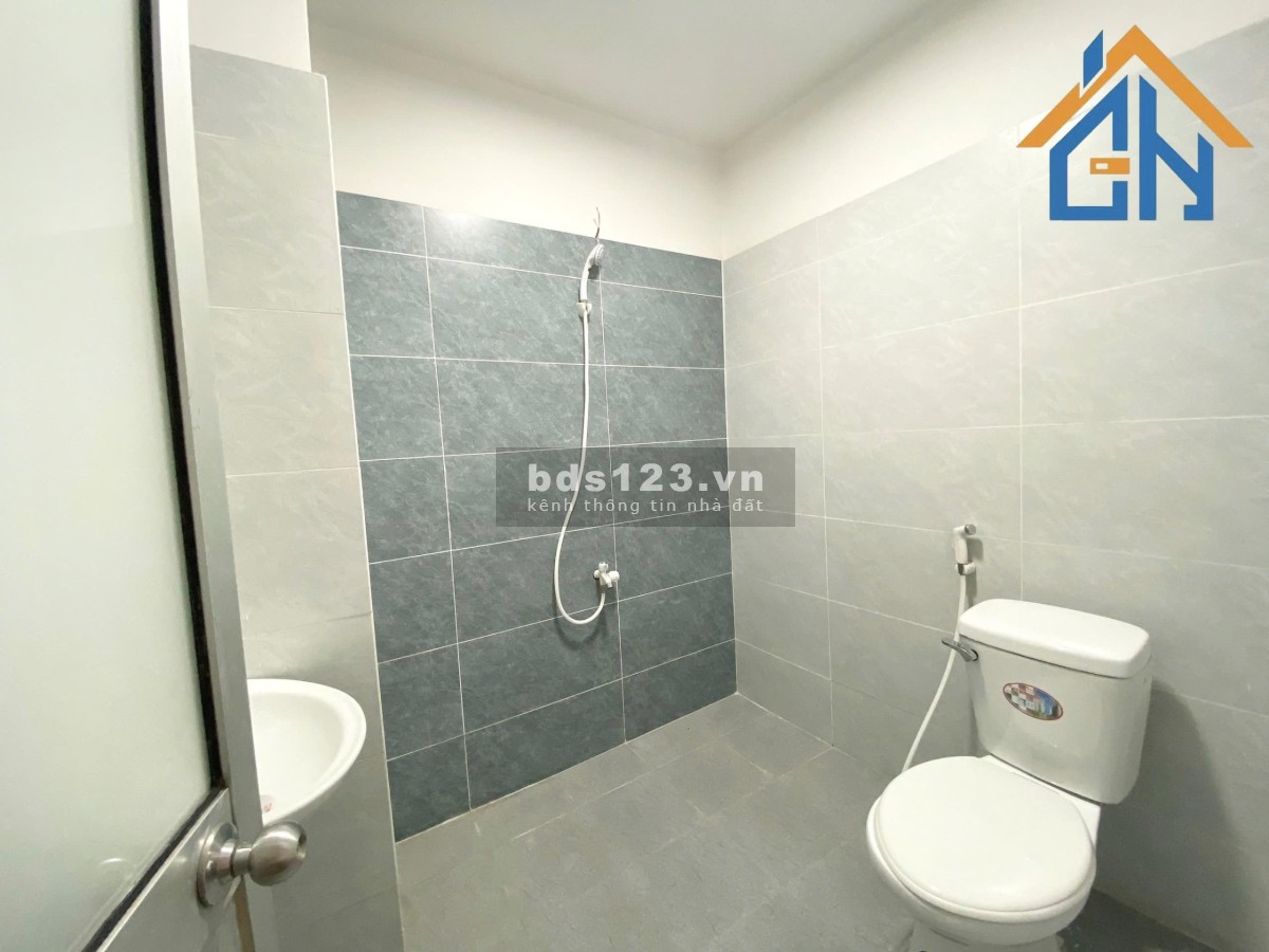 Phòng Studio full nội thất có ban công gần công viên Hoàng Văn Thụ và khu sân bay