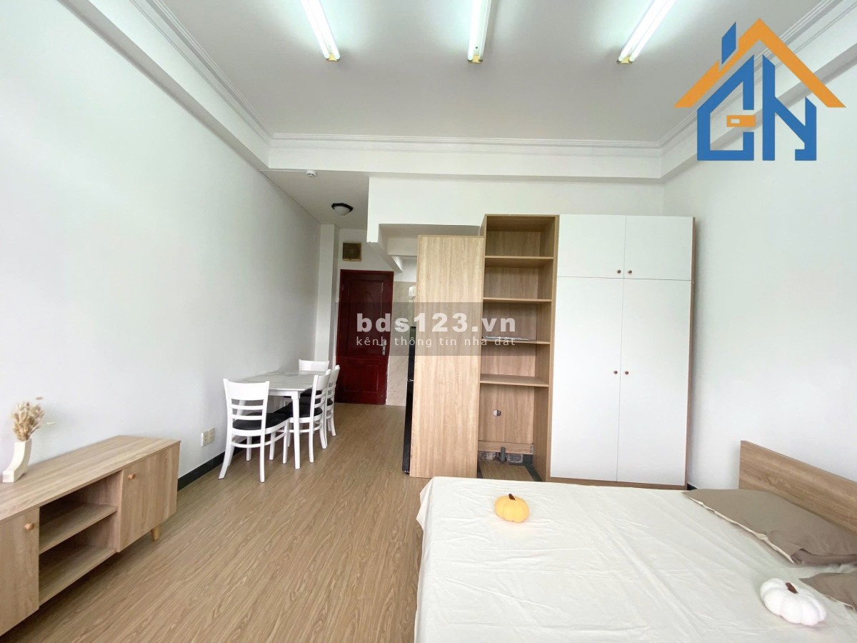 Phòng Studio full nội thất có ban công gần công viên Hoàng Văn Thụ và khu sân bay