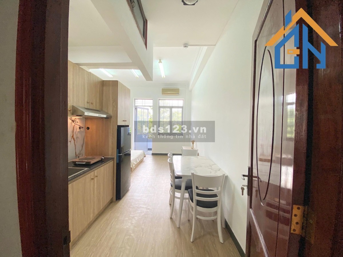 Phòng Studio full nội thất có ban công gần công viên Hoàng Văn Thụ và khu sân bay