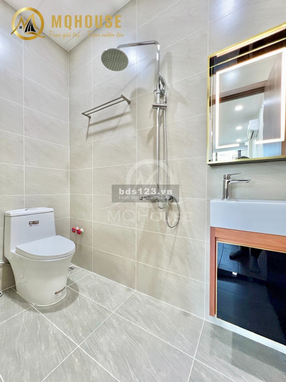 Căn hộ 1PN Full nội thất có cửa sổ lớn gần khu sân bay