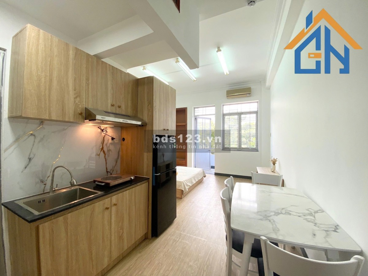 Phòng Studio full nội thất có ban công gần công viên Hoàng Văn Thụ và khu sân bay