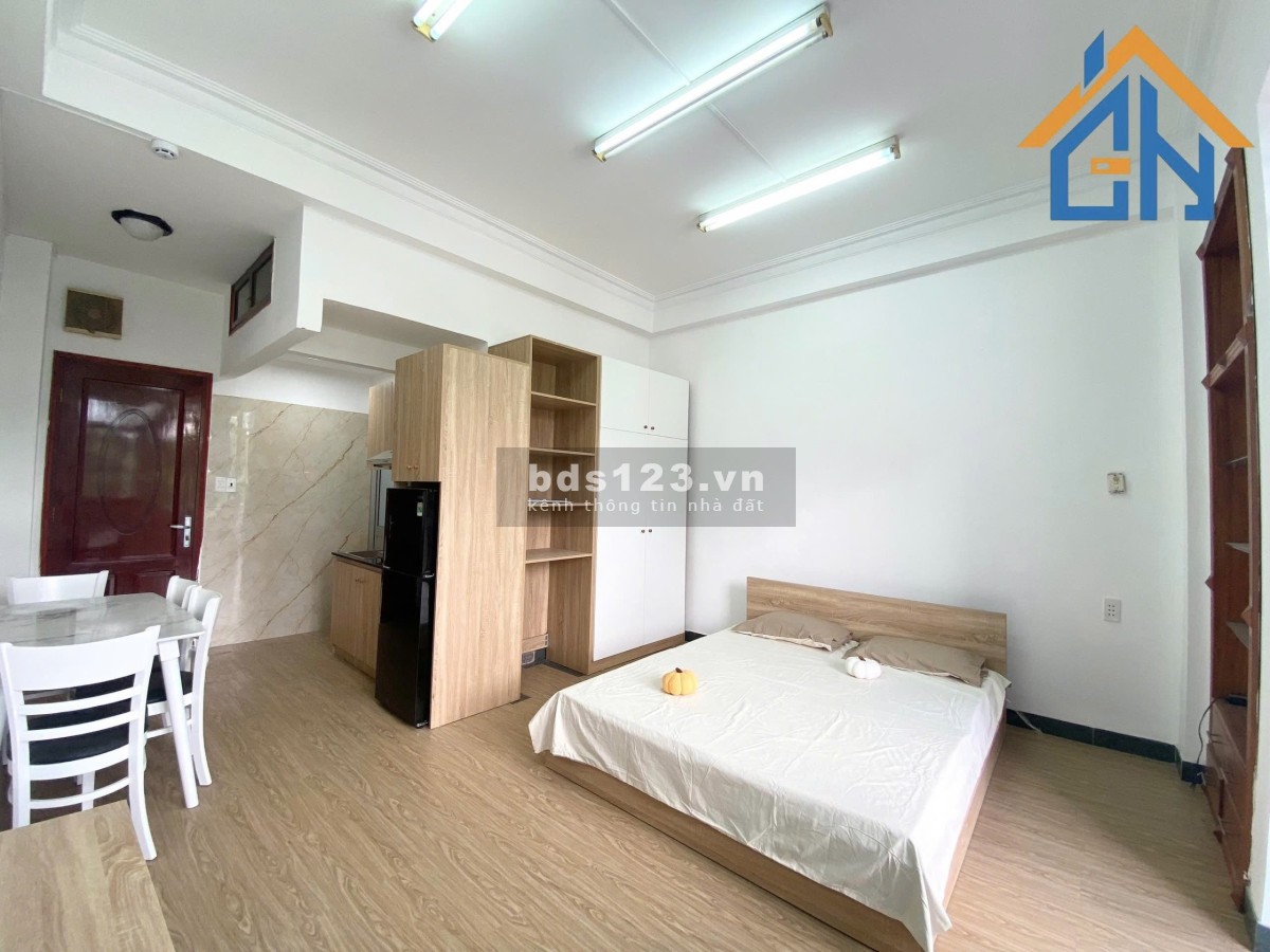 Phòng Studio full nội thất có ban công gần công viên Hoàng Văn Thụ và khu sân bay