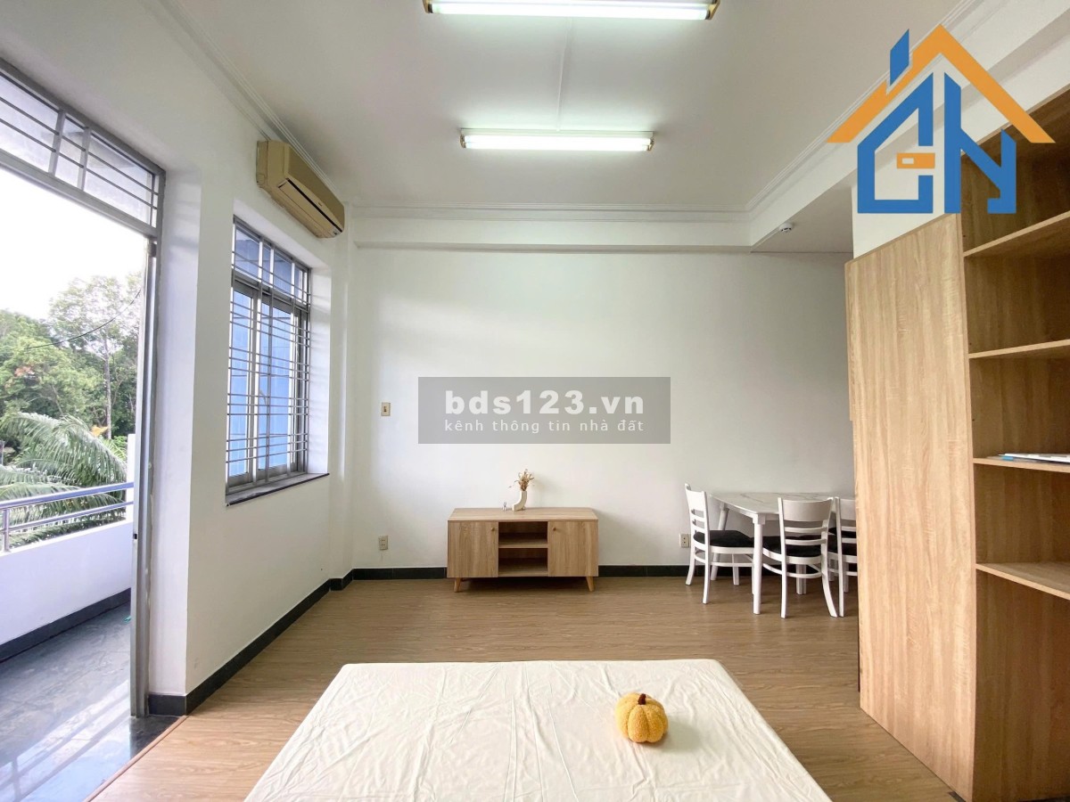 Phòng Studio full nội thất có ban công gần công viên Hoàng Văn Thụ và khu sân bay