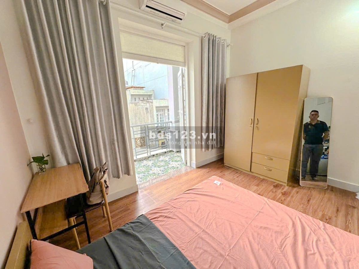 1 phòng ngủ ban công rộng phòng mới cách sân bay TSN chỉ 200m