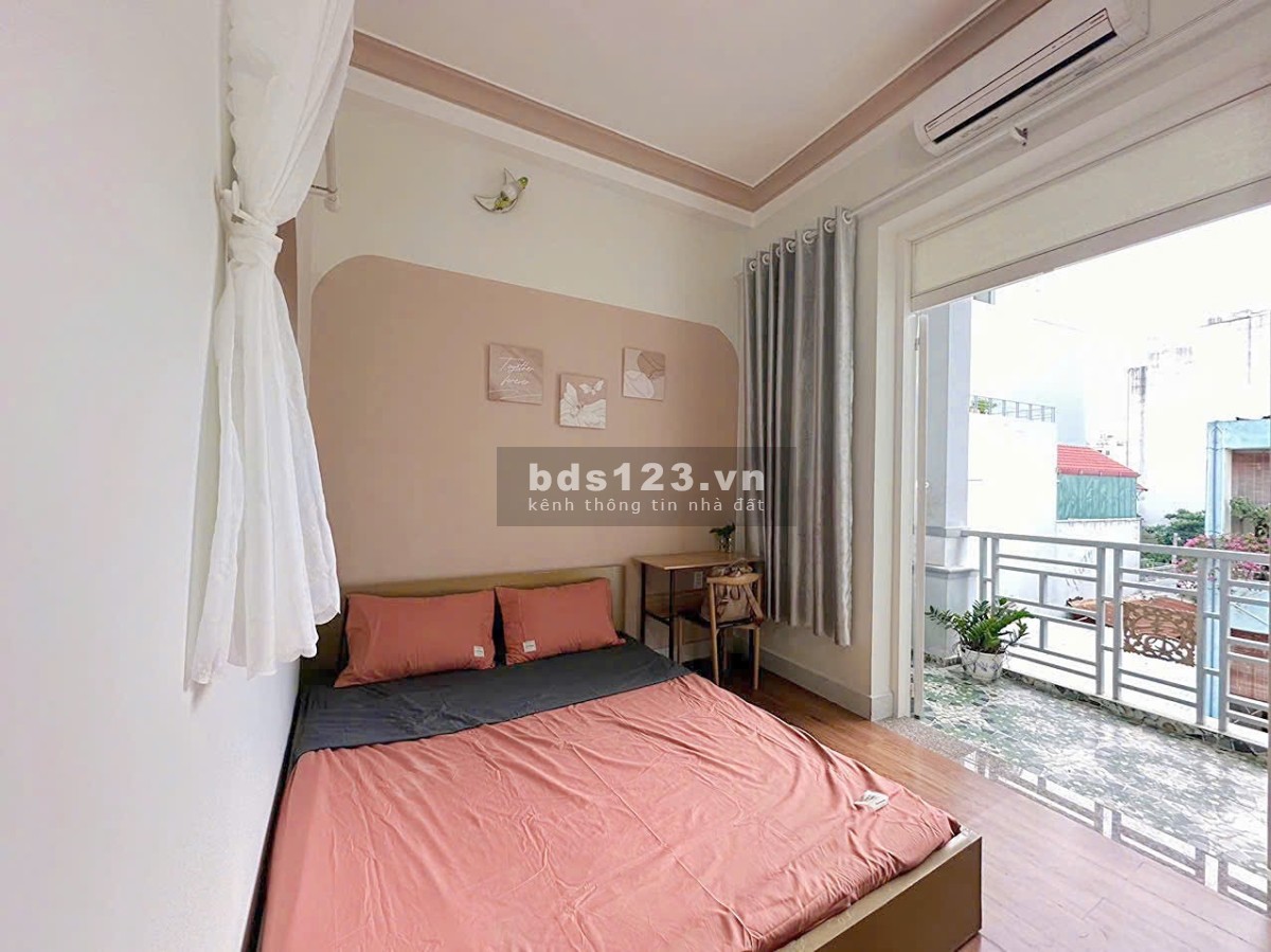 1 phòng ngủ ban công rộng phòng mới cách sân bay TSN chỉ 200m