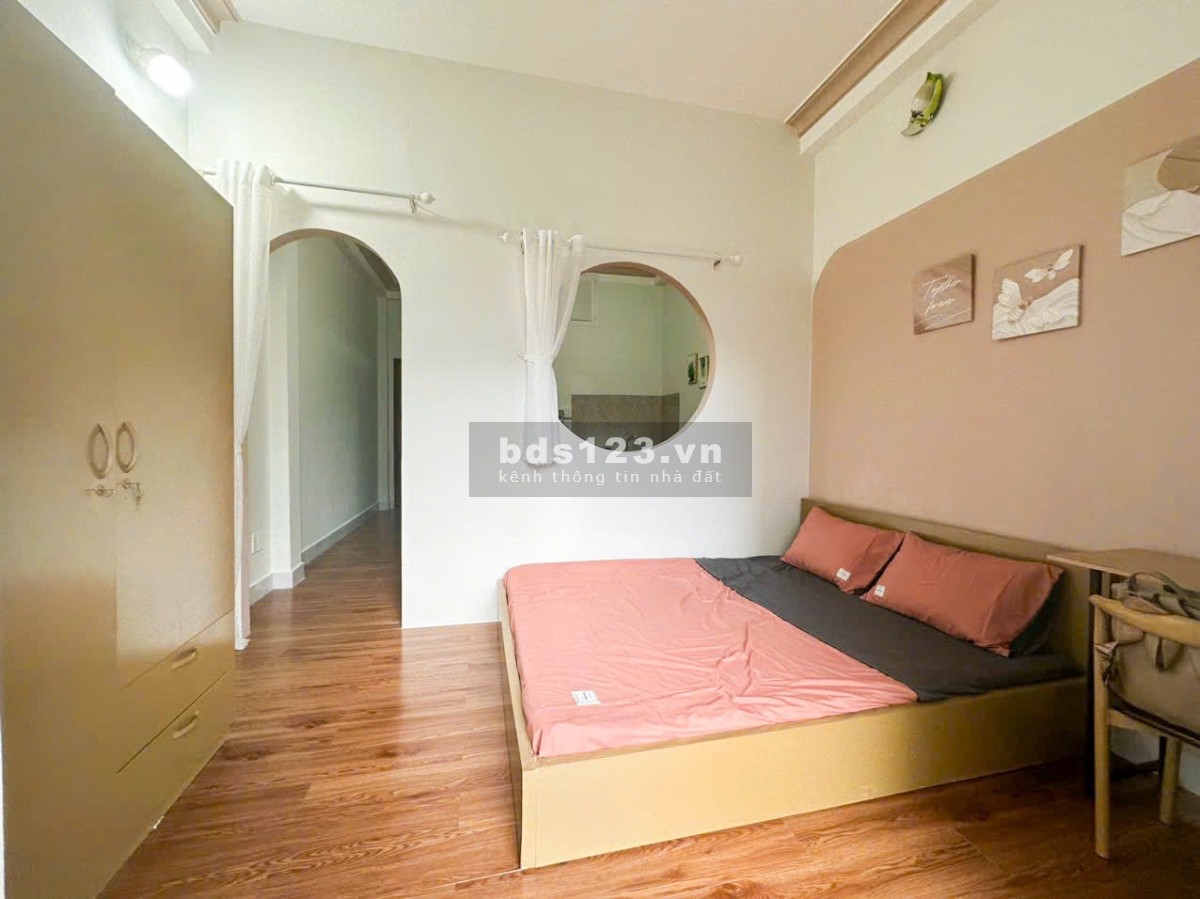 1 phòng ngủ ban công rộng phòng mới cách sân bay TSN chỉ 200m