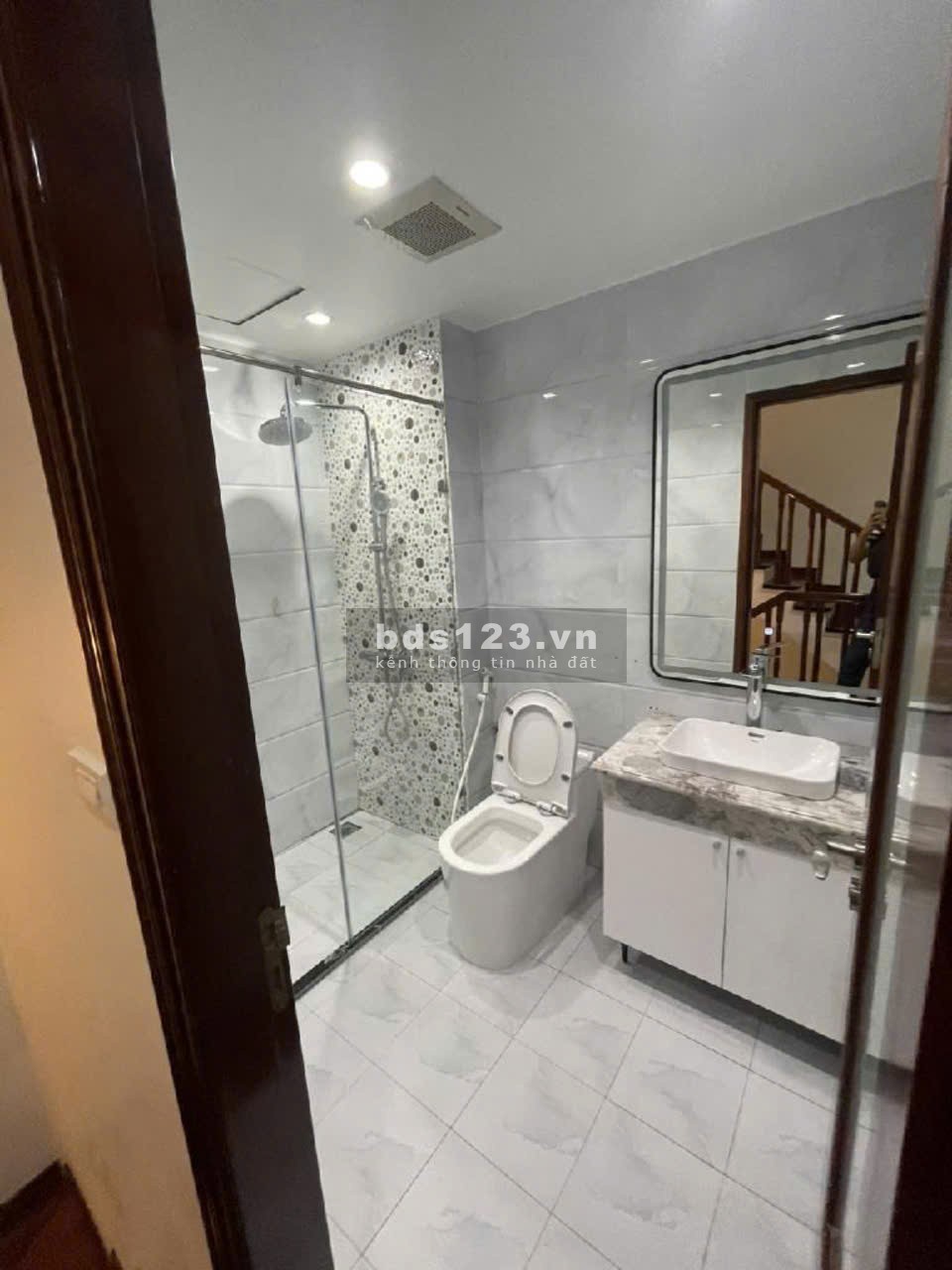 BÁN NHÀ NGỌC THUY- 59,8M2 – GARA XE 7 CHỖ, ĐƯỜNG TRƯỚC NHÀ Ô TÔ TRÁNH