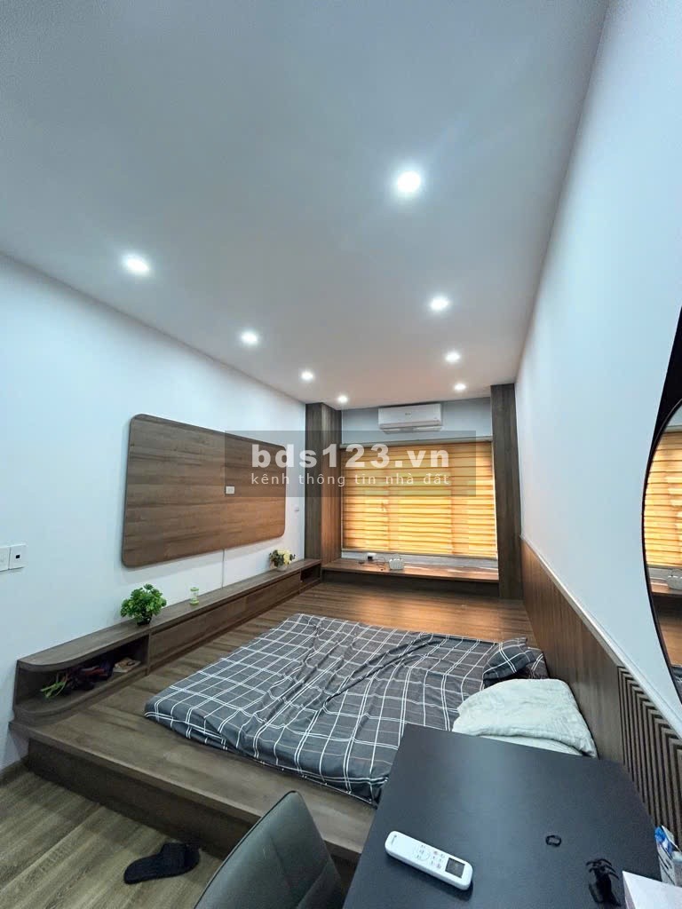 CẦN BÁN NHÀ GẤP: NHÀ 7 TẦNG CÓ THỂ LẮP ĐƯỢC THANG MÁY