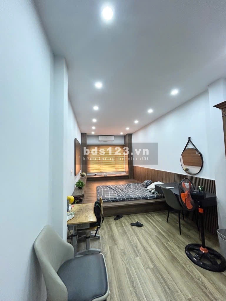 CẦN BÁN NHÀ GẤP: NHÀ 7 TẦNG CÓ THỂ LẮP ĐƯỢC THANG MÁY