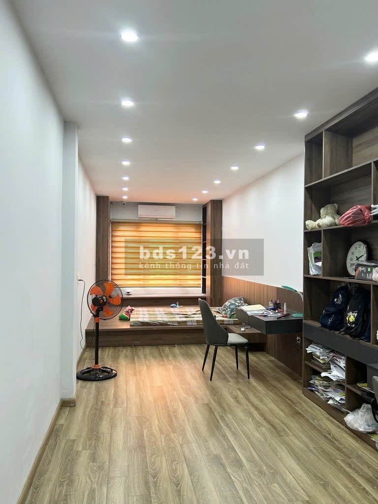 CẦN BÁN NHÀ GẤP: NHÀ 7 TẦNG CÓ THỂ LẮP ĐƯỢC THANG MÁY
