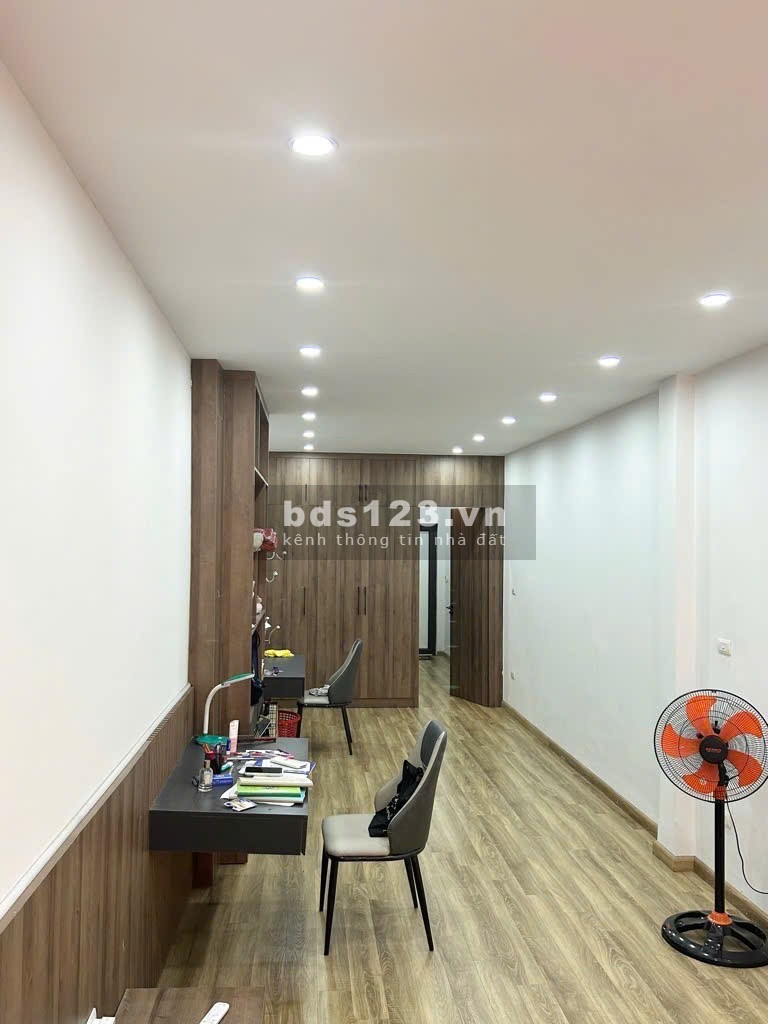 CẦN BÁN NHÀ GẤP: NHÀ 7 TẦNG CÓ THỂ LẮP ĐƯỢC THANG MÁY