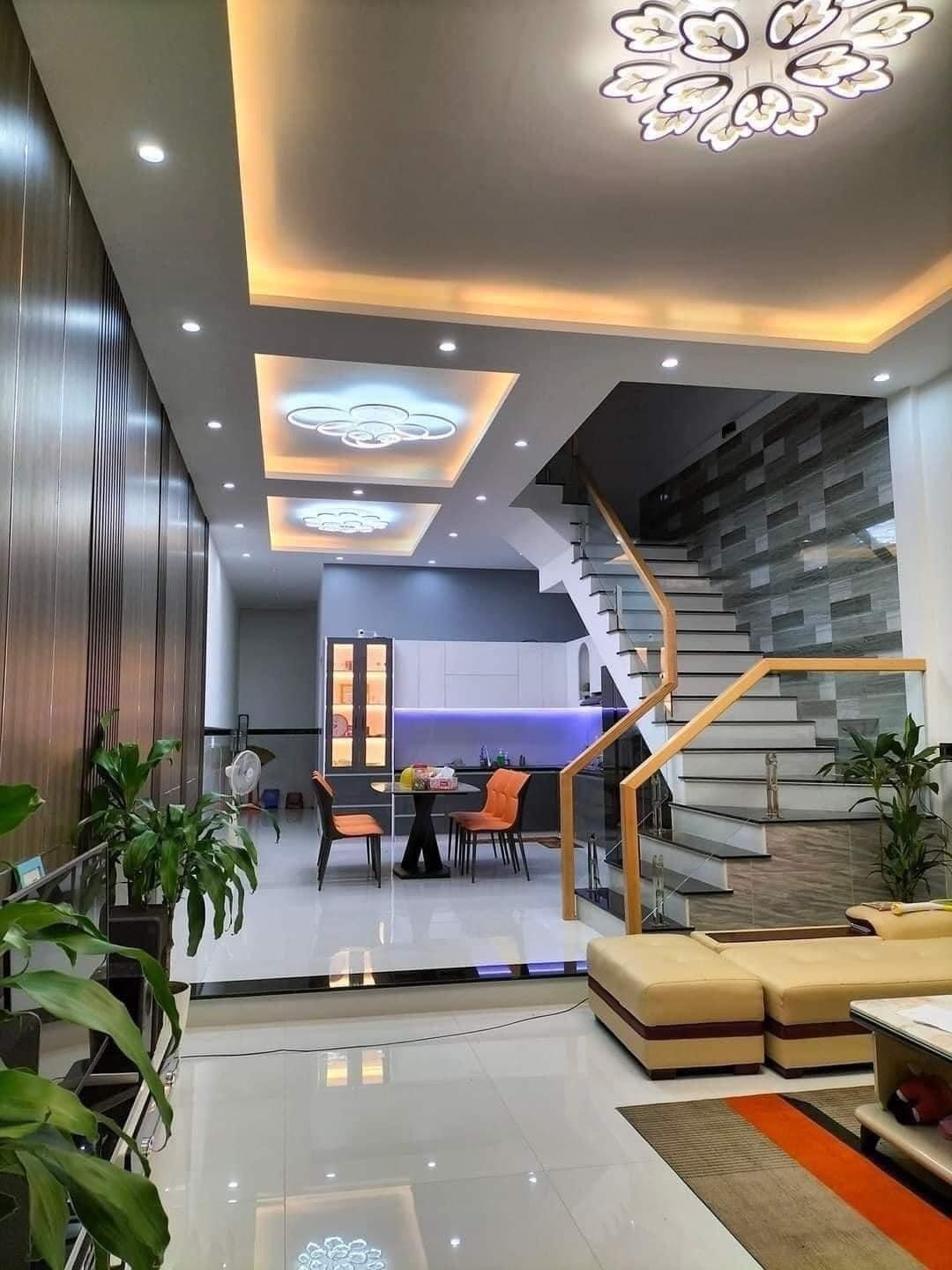 Bán nhà mặt tiền phường 4 Tân Bình, trục CMT8; (5,2 x 17), 5 tầng