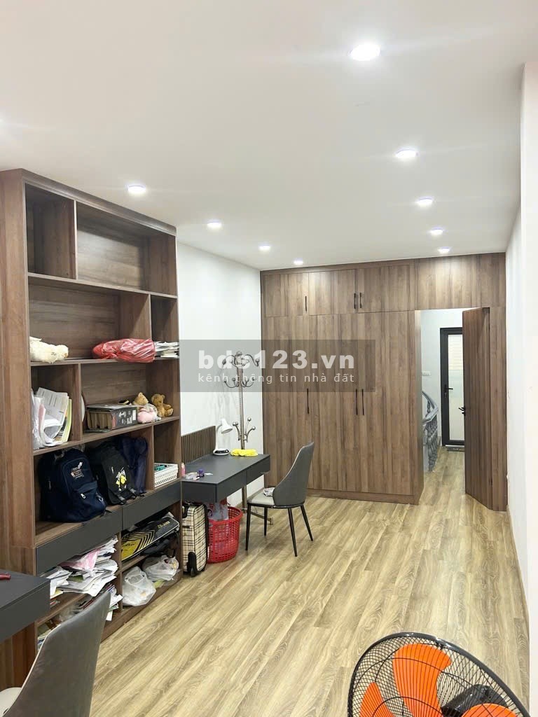 CẦN BÁN NHÀ GẤP: NHÀ 7 TẦNG CÓ THỂ LẮP ĐƯỢC THANG MÁY