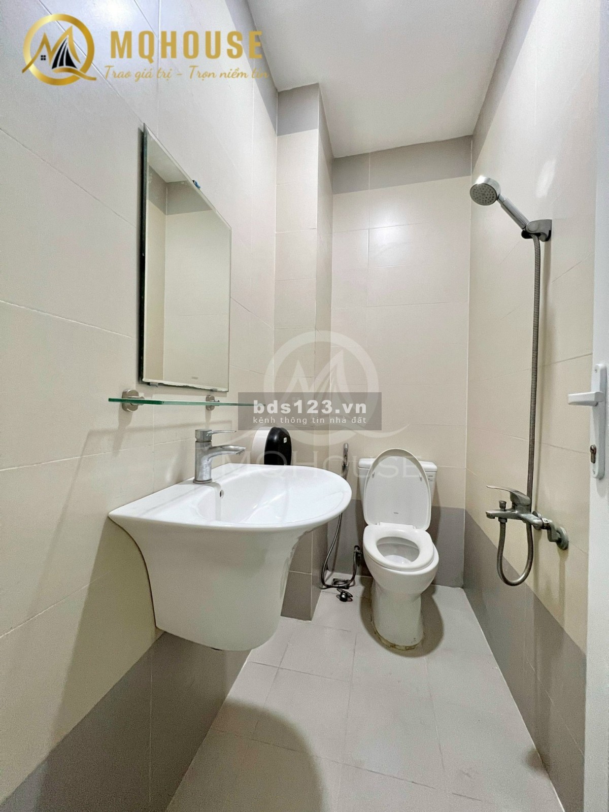 Căn 2 phòng ngủ ban công full nội thất luxury Hoàng Văn Thụ