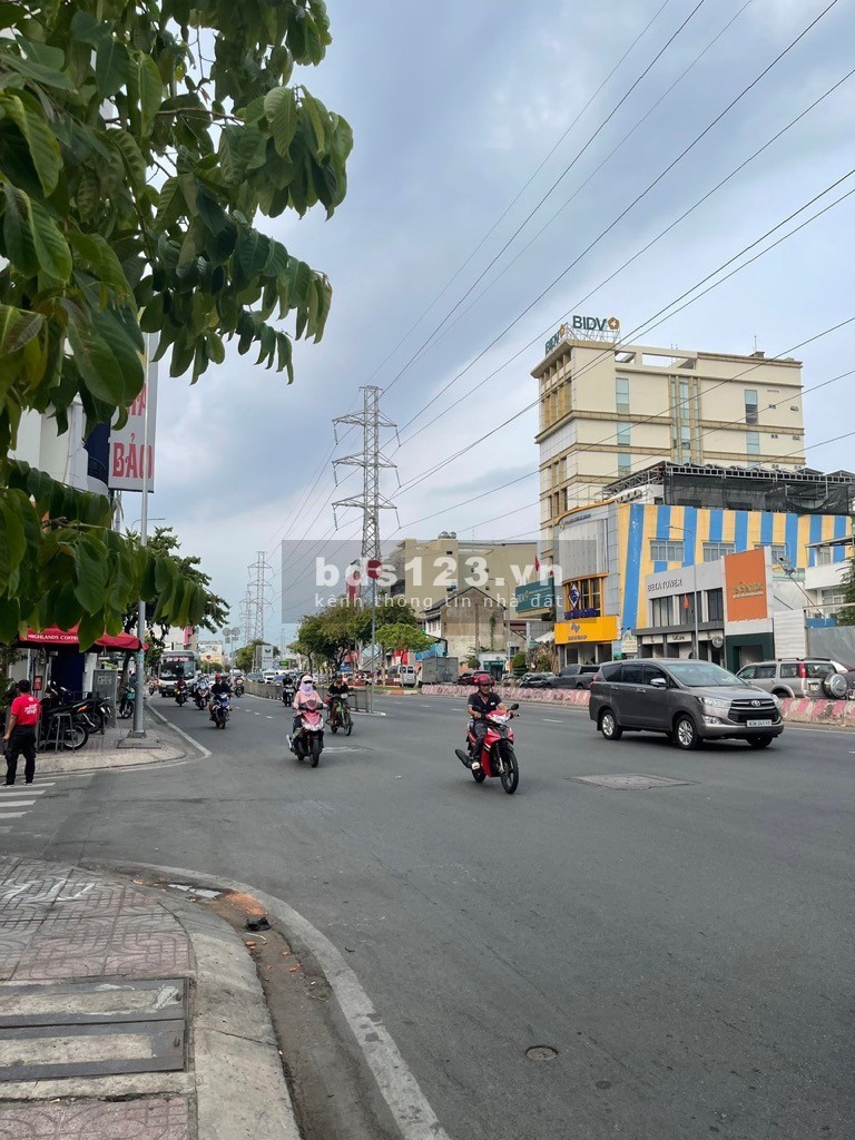 Bán nhà mặt tiền đường Dương Bá Trạc, 5 tầng, 12PN, hiếm nhà bán. Thương lượng chính chủ, Quận 8