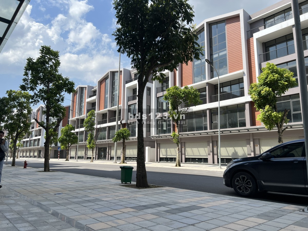 Bán gấp LK Phố Biển 78m, mặt tiền 6m gần hồ, chung cư Vinhomes Ocean Park 3 gía 9,5 tỷ