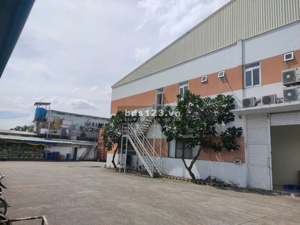 Cho thuê xưởng ở Thuận An, BD. Dt 13.400m2, đường container, giấy tờ đầy đủ.