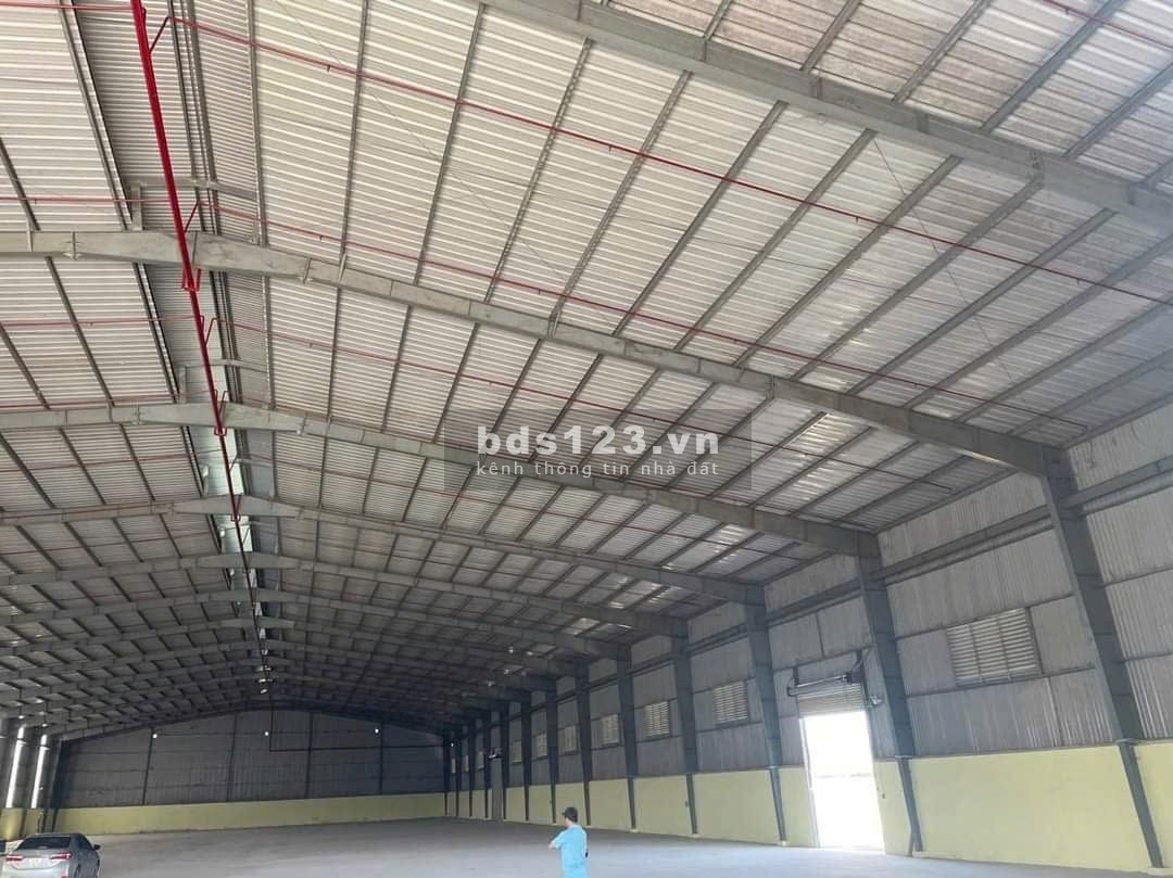 Cho thuê xưởng 5400m2, pccc kiểm duyệt, đường container Tân Uyên - BD