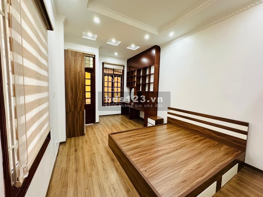 CHỈ 10 TỶ SỞ HỮU NGAY CĂN NHÀ 40M2 Ô TÔ ĐỖ CỮA NGAY NGÕ 381 NGUYỄN KHANG
