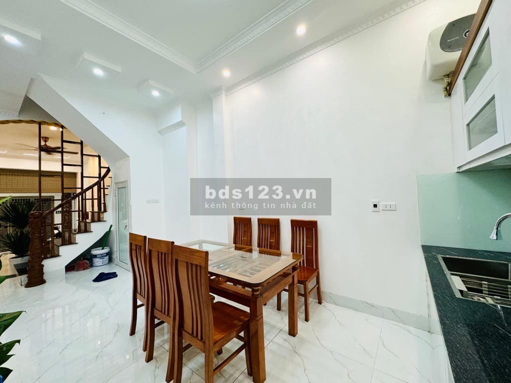 CHỈ 10 TỶ SỞ HỮU NGAY CĂN NHÀ 40M2 Ô TÔ ĐỖ CỮA NGAY NGÕ 381 NGUYỄN KHANG