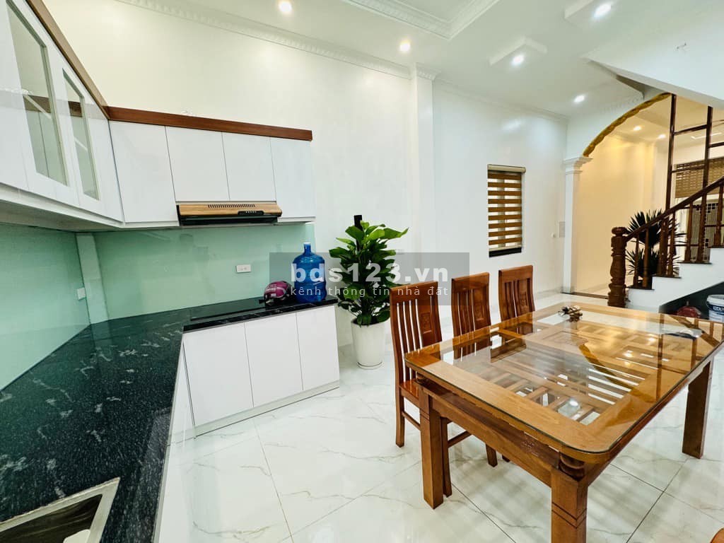 CHỈ 10 TỶ SỞ HỮU NGAY CĂN NHÀ 40M2 Ô TÔ ĐỖ CỮA NGAY NGÕ 381 NGUYỄN KHANG