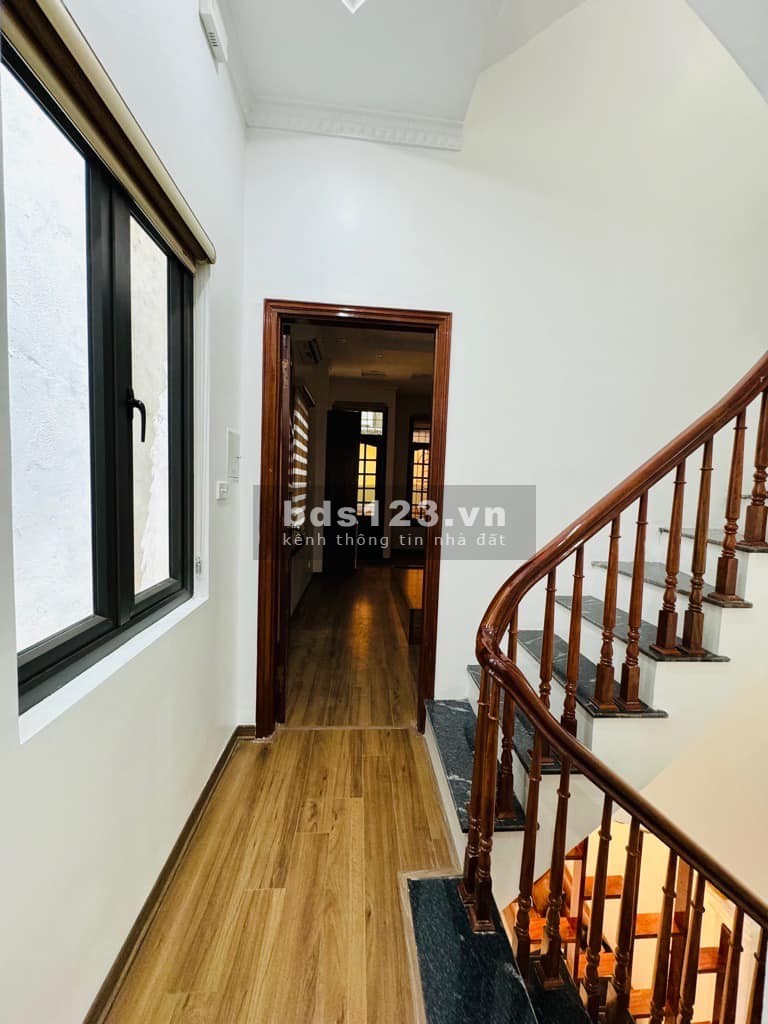 CHỈ 10 TỶ SỞ HỮU NGAY CĂN NHÀ 40M2 Ô TÔ ĐỖ CỮA NGAY NGÕ 381 NGUYỄN KHANG