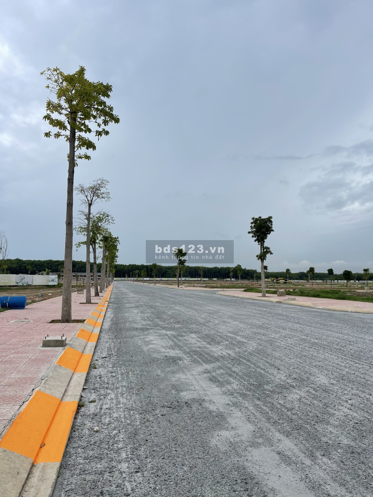 Cần bán lô đất mặt tiền công viên 1ha
