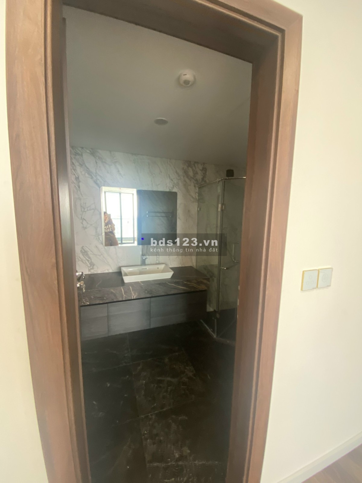 Cho thuê căn hộ tại Sunshine Golden River, đồ cơ bản đến Full đồ, giá thuê từ 18tr/ tháng