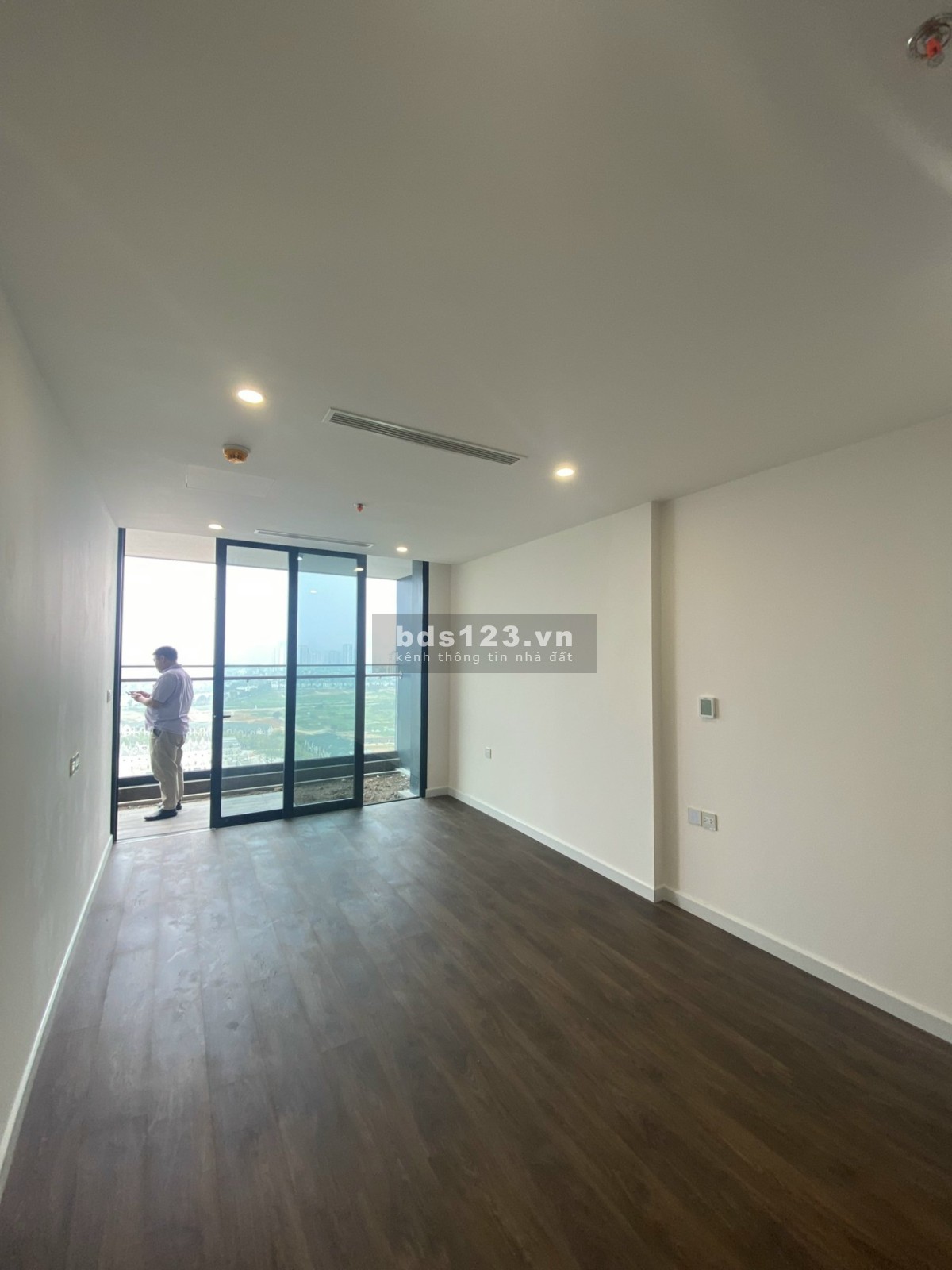 Cho thuê căn hộ tại Sunshine Golden River, đồ cơ bản đến Full đồ, giá thuê từ 18tr/ tháng